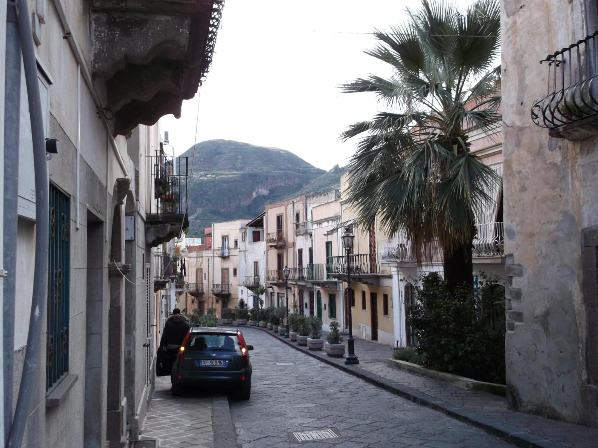 Via Giuseppe Garibaldi 115 Villa Lipari  Bagian luar foto